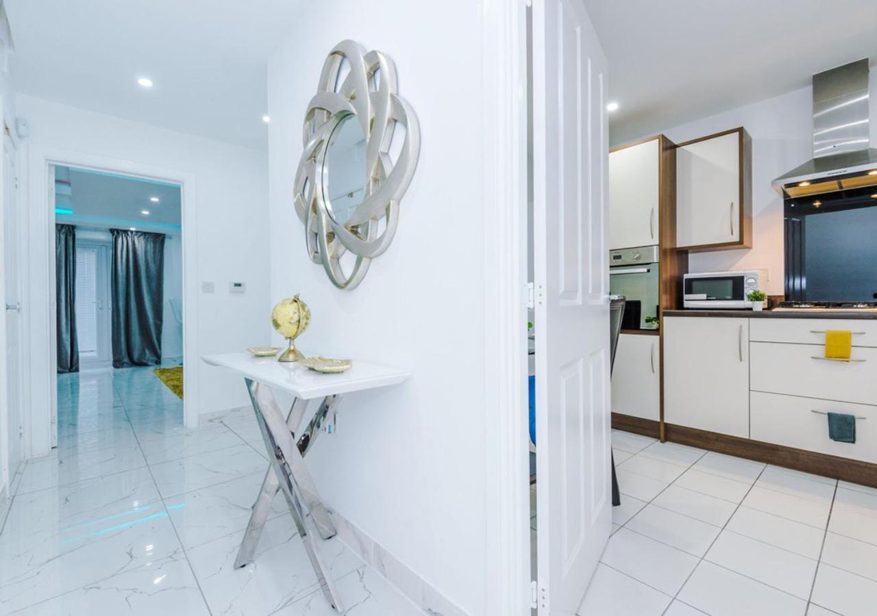 Luxury 3 Bedroom House Close To Manchester Center Exterior photo